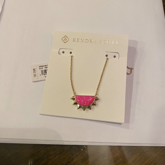 REG $85 KENDRA SCOTT Sienna Gold HalfSun Necklace in Bright Pink Kyocera - Picture 2 of 3